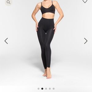 Soft smoothing seamless leggings